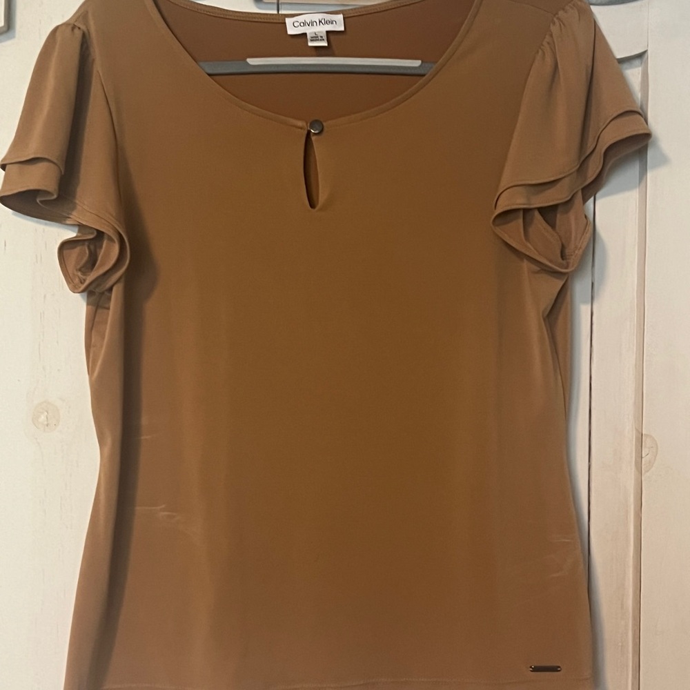 Calvin Klein Keyhole Top Large perfect for summer, lightweight- neutral color
